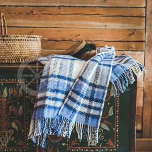 Wool blanket with fringes blue